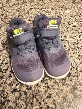 Nike Kids Star Runner Sneakers Size 8C